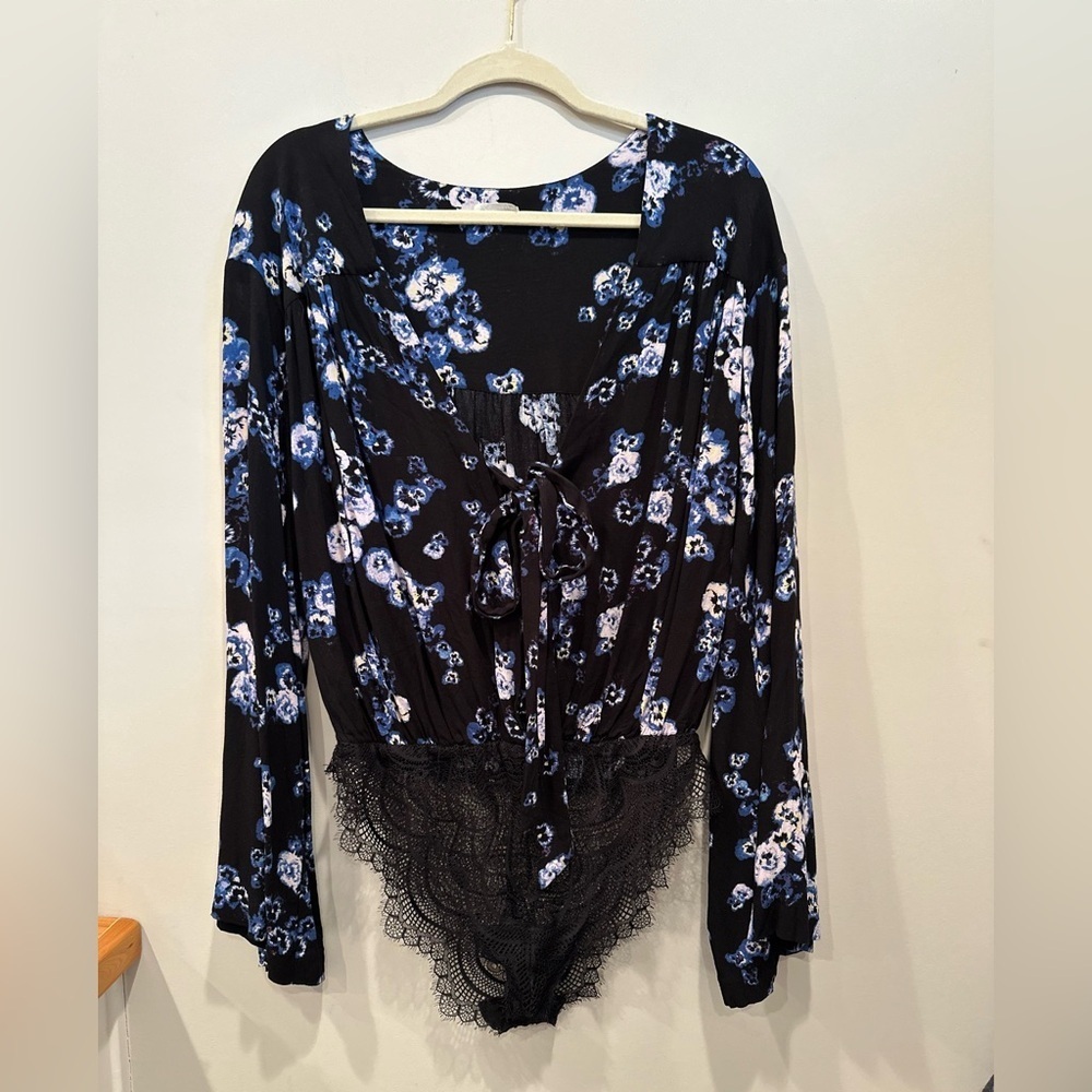 Intimately by Free People Forties Feels Black Floral and Lace Bodysuit Sz M - Picture 4 of 11